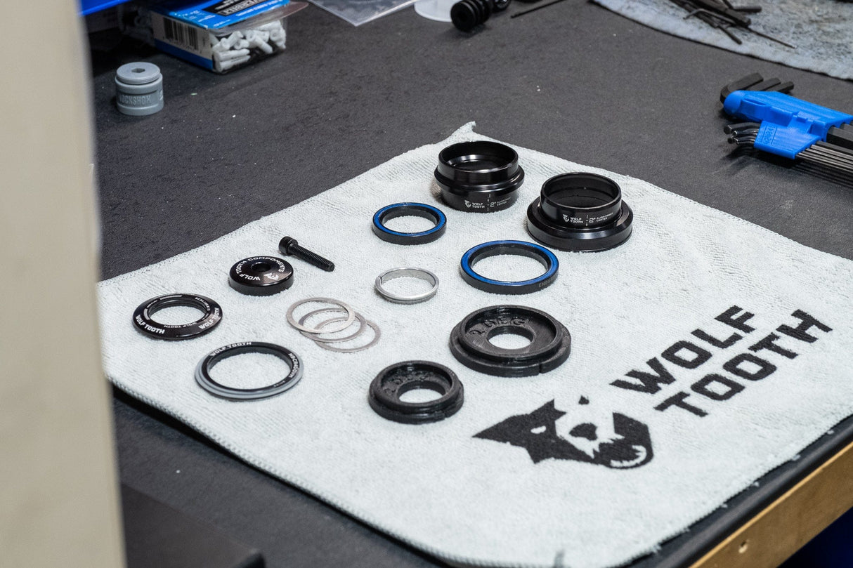 Wolf Tooth 2 Degree GeoShift Performance Angle Headset EC44/28.6 Upper, EC44/40 Lower