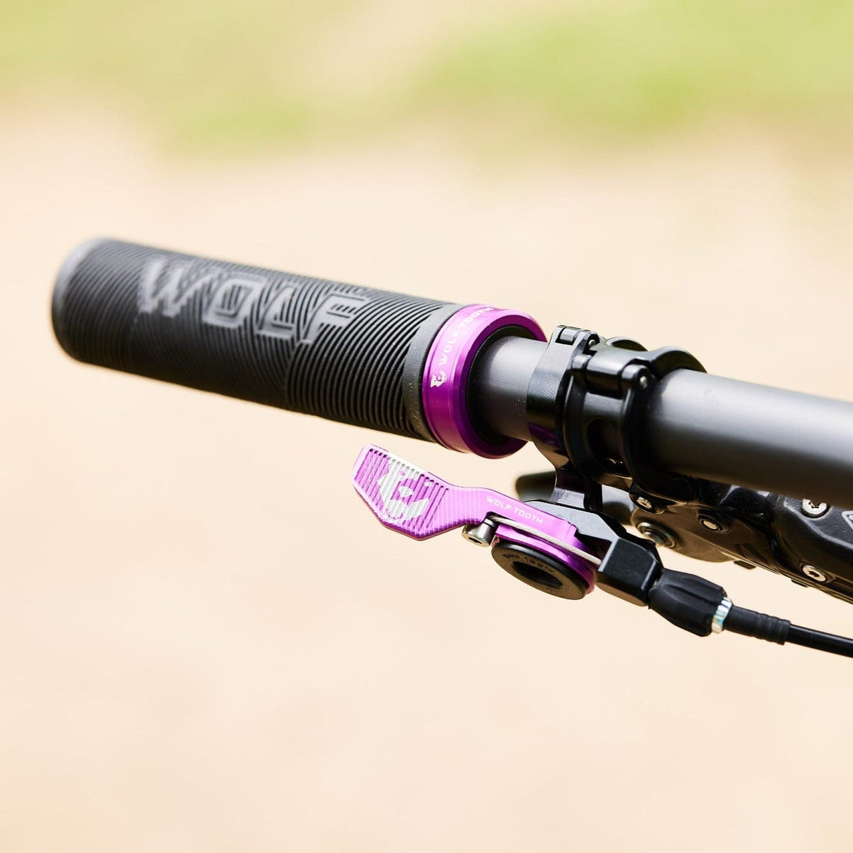 Wolf Tooth Echo Lock - On Grips Espresso