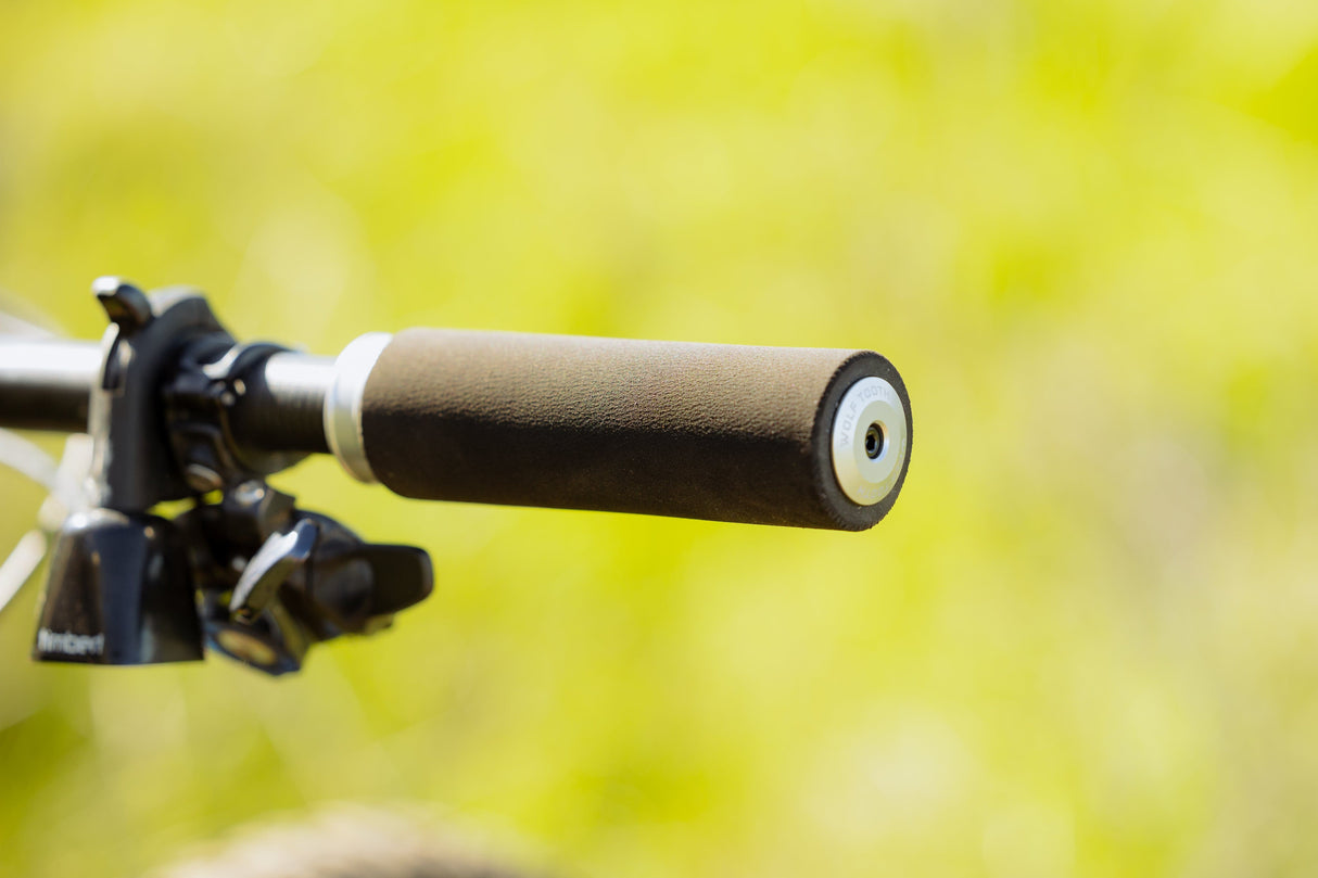 Wolf Tooth Fat Paw Lock - On Grips Red