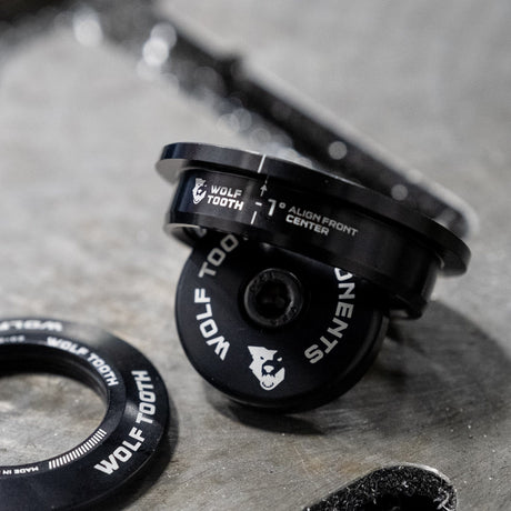 Wolf Tooth 1 Degree GeoShift Performance Angle Headset EC44/28.6 Upper, EC44/40 Lower