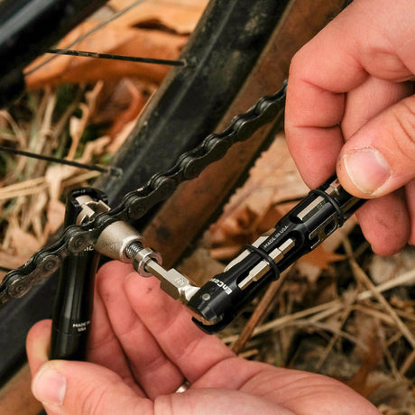 Wolf Tooth EnCase System Chain + Tire Plug Multi - Tool
