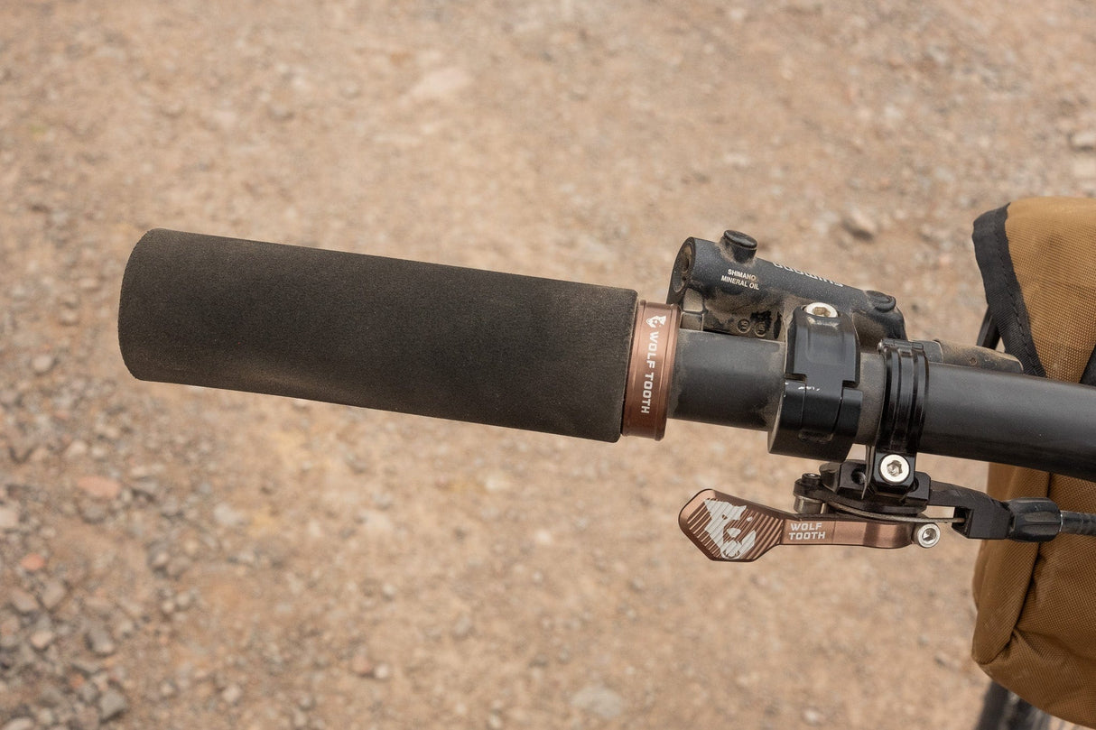 Wolf Tooth Fat Paw Lock - On Grips Red