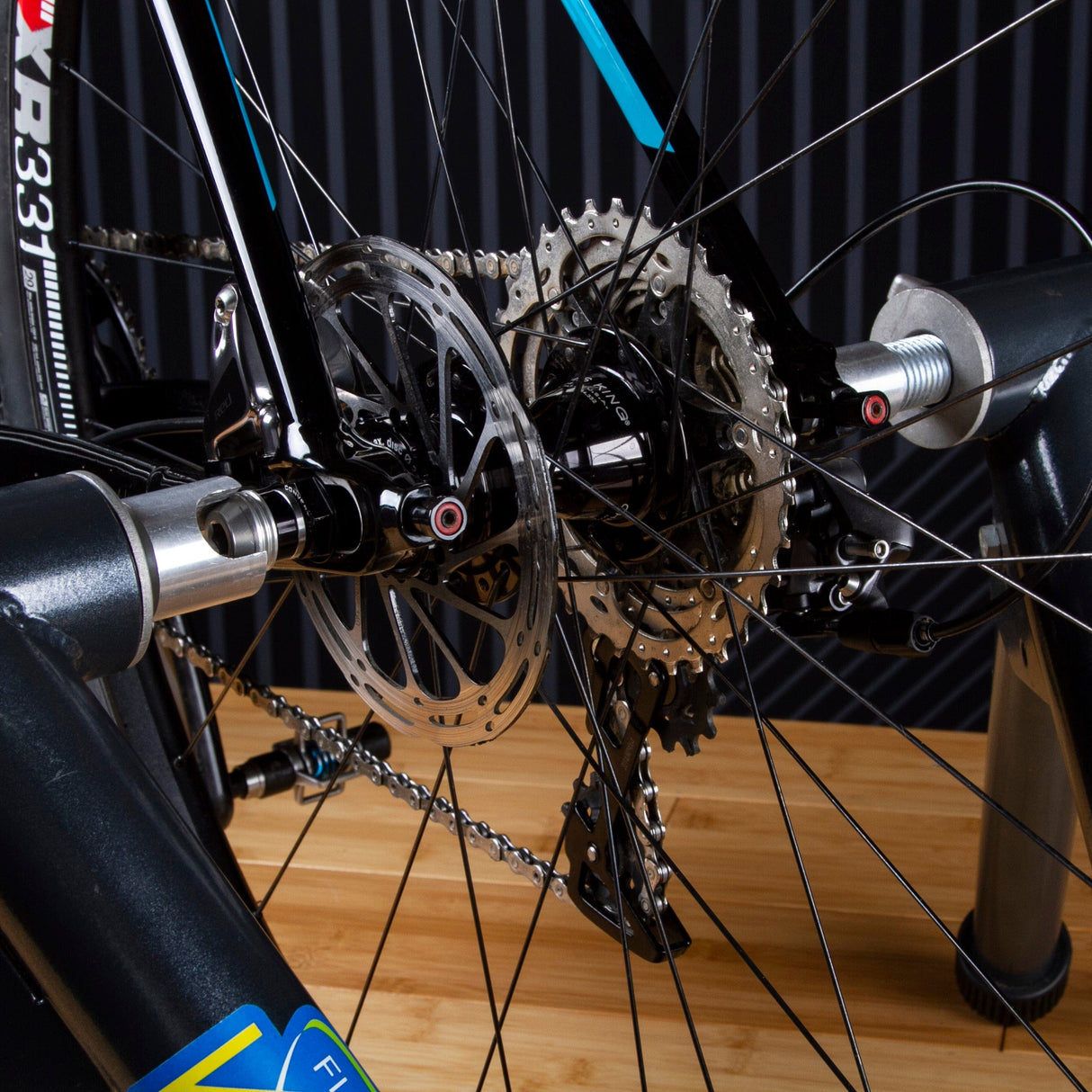 Wolf Tooth Wolf Axle Trainer Caps Silver
